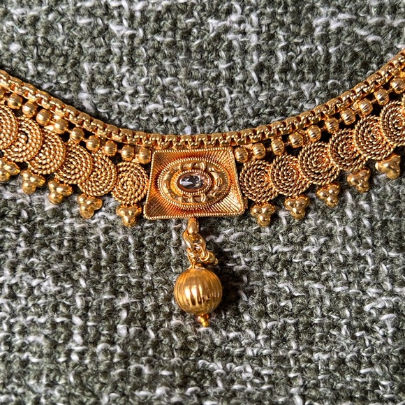 Indian gold tone set - Picture 3 of 6